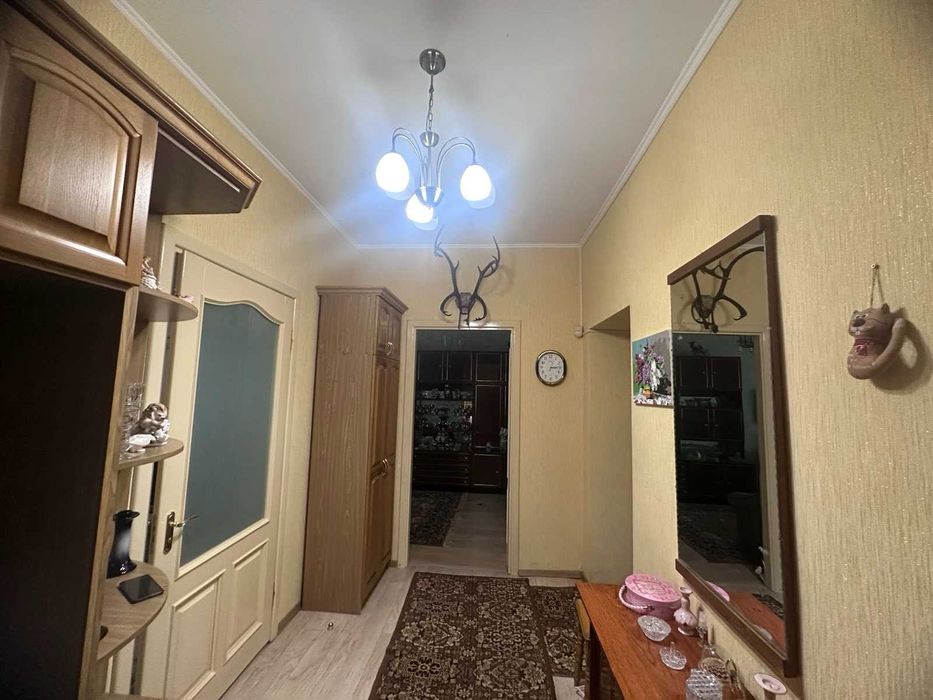 Продам трикімнатну квартиру Лятошинського