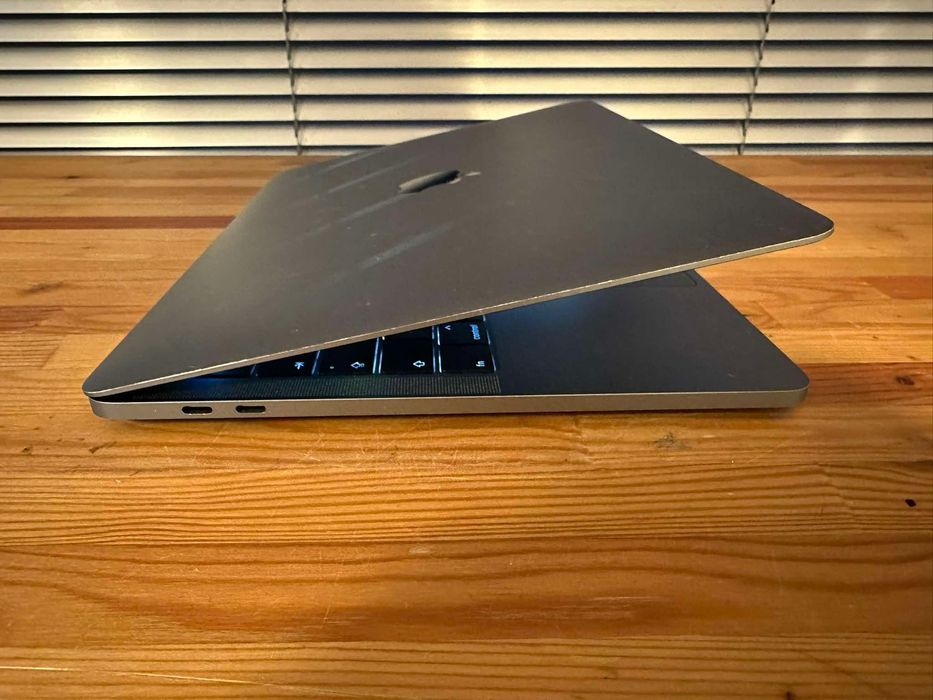 Laptopa Apple MacBook Pro 13 A1989 i5 16gb 256gb klasa B Sequoia