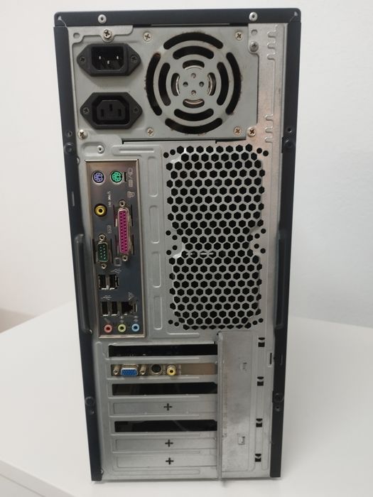Caixa ATX ASUS usada