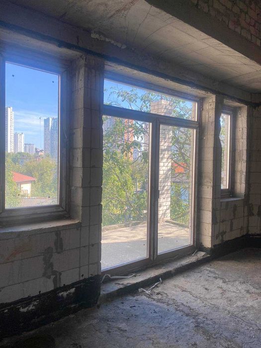 Будинок 500м2.Всі комунікаїї підключено. 200м до метро Осокорки