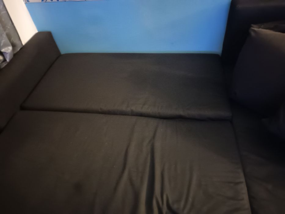 Sofá chaise long, com cama e arrumação