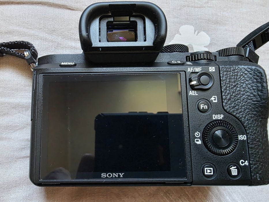 Бездзеркалка Sony a7ii з 2 об'єктивами та спалахом
