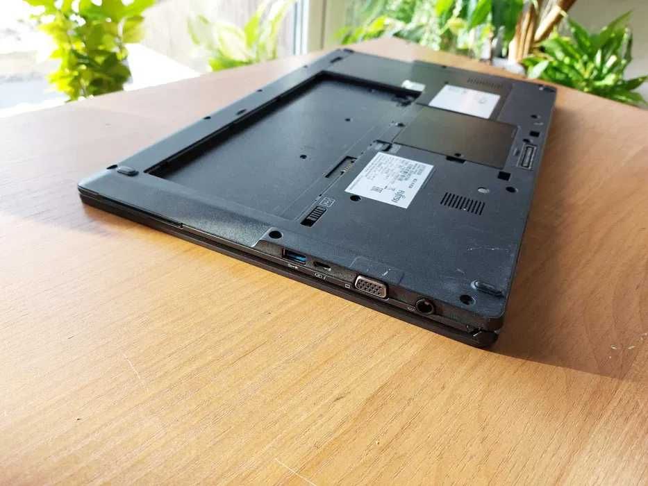 Laptop Fujitsu Lifebook U7510 i7 10-gen (na części)