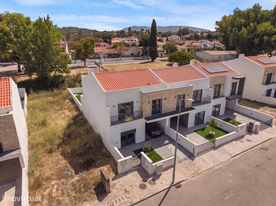Moradia T3 em Banda com Jardim em Sesimbra
