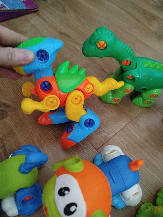 Sprzedam zestaw 7 zabawek do skręcania kompletne