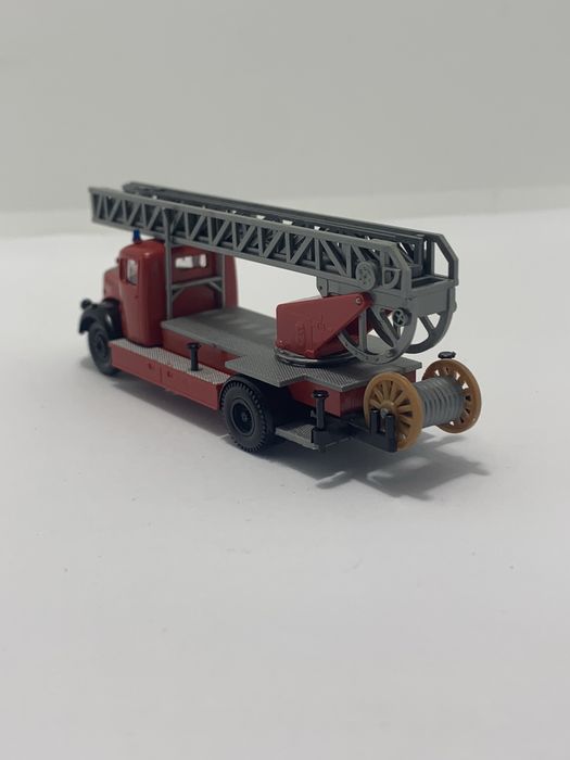 Mercedes Brekina escala 1/87