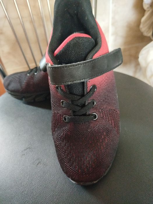 Продам дитячі кросівки