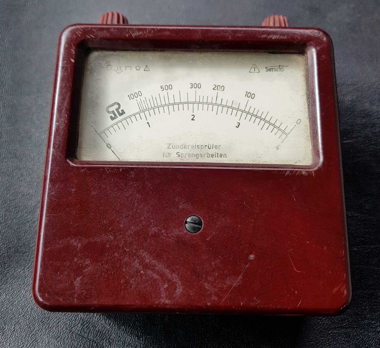 Ładny zabytkowy voltomierz  omomierz z lat 50, 60