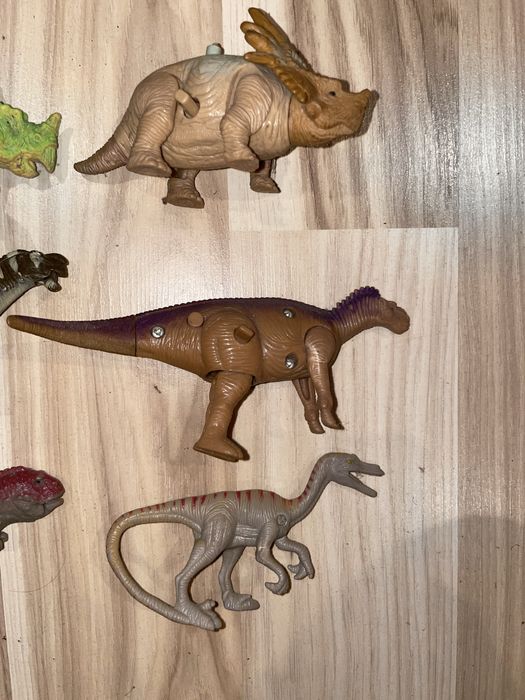 Zestaw zabawek Disney Dinosaur