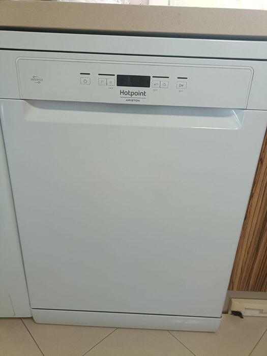 Maquina de loiça Hotpoint Ariston como nova