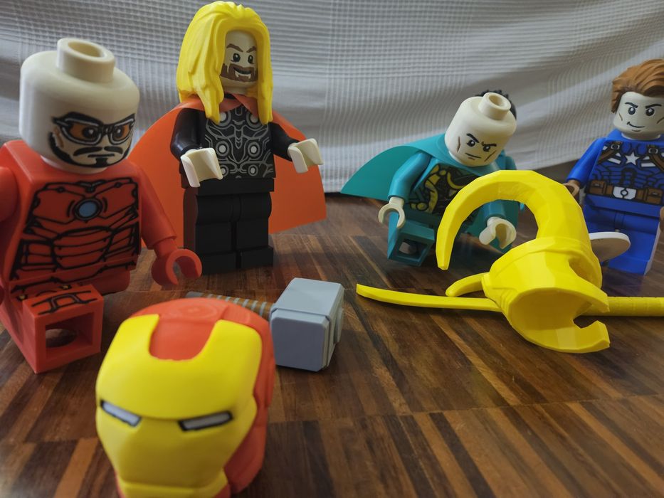 Bonecos Marvel Avengers 3D em forma de Lego gigante