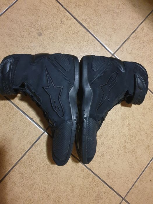 Продам мотоботинки alpinestars