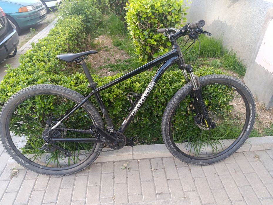 Vendo bicicleta cannondalle trail8 em com algum uso mas em bom estado geral.. 
Tamanho M 
Roda 29
