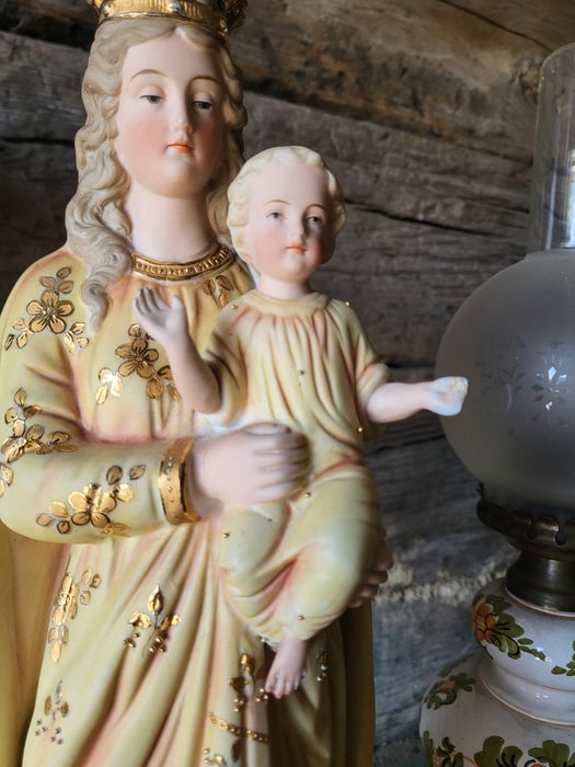 45 cm biskwit Maryja Królowa Matka Boża