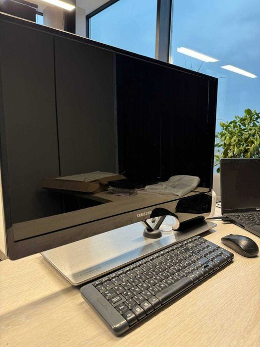 Комп'ютерна техніка (монітори, системні блоки)