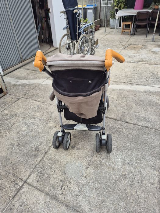 Carrinho bebe  com opcao de cadeira auto
