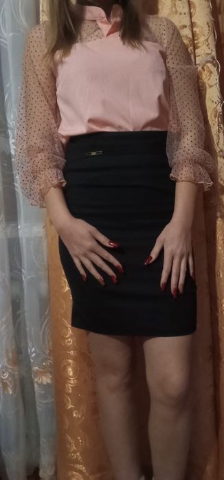 Елегантна блуза ніжно рожевого кольору з прозорими рукавами ліхтарикам