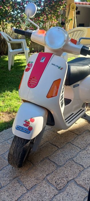 Scooter para crianca peg perego vespa  eletrico