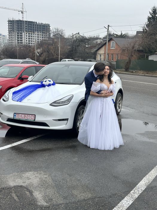 Прокат/Оренда авто на весілля Тесла модель Y Черкаси та область