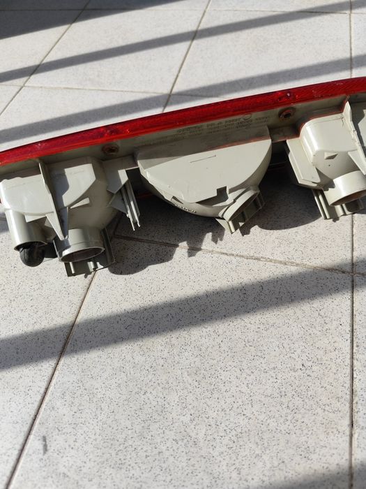 SEMINOVO- FAROLIM esquerdo Terrano ou Maverick - FAROL