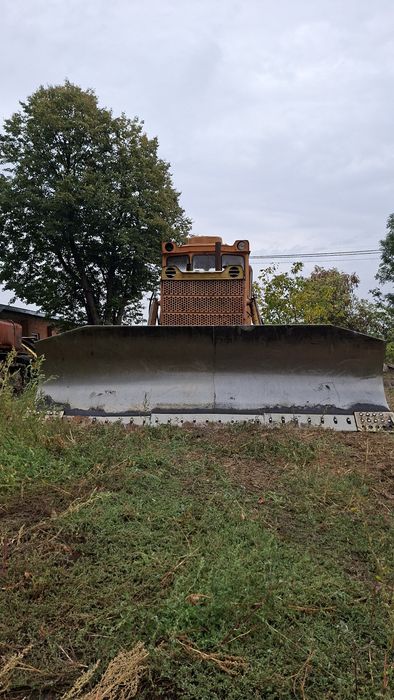 трактор бульдозер т130б болотяний болотохід чтз т130