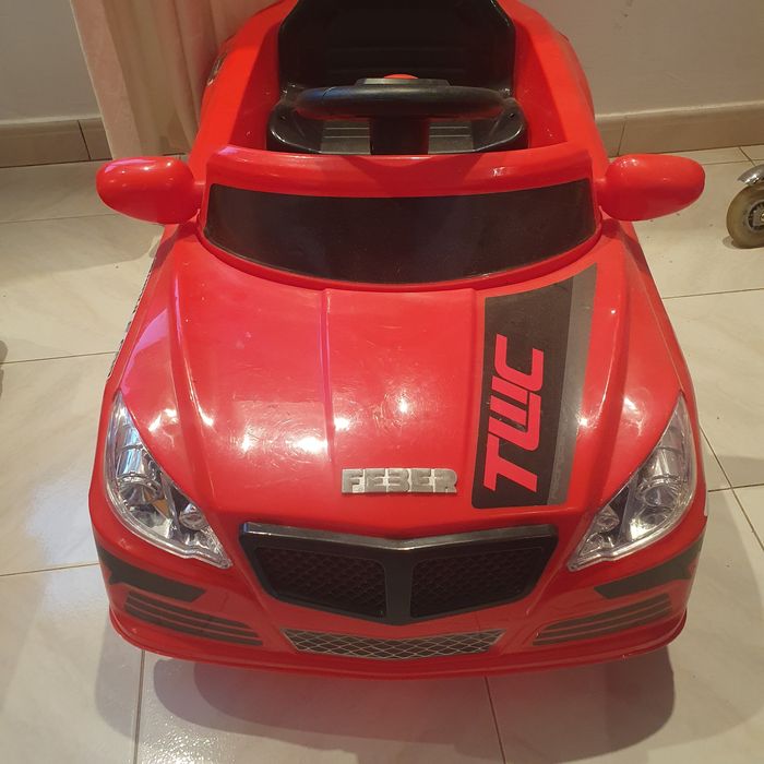 Carro eléctrico infantil