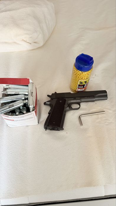 Pistola airsoft full metal realista