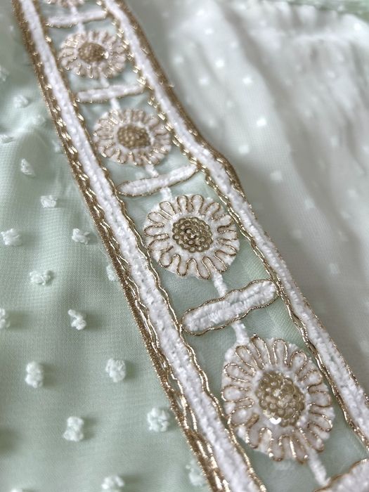 Blusa com pormenores