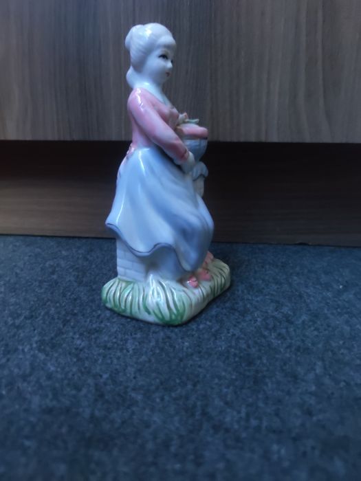 Stara porcelana cała prawdopodobnie z PRL-u