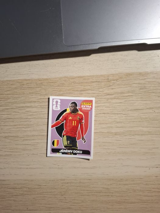 Cromo raro roxo do Jeremy Doku - Panini Mundial 2026