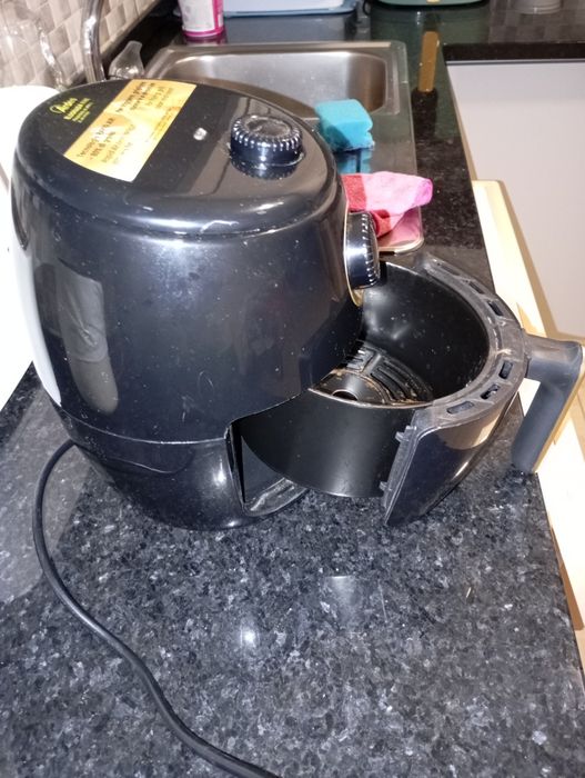 Airfryer pequena usada .