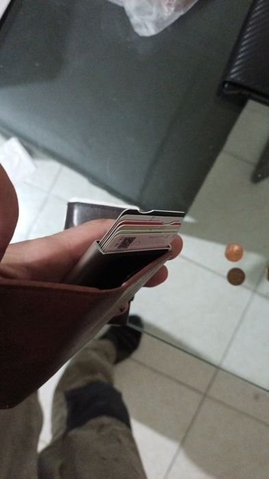 Carteiras pele e alumínio