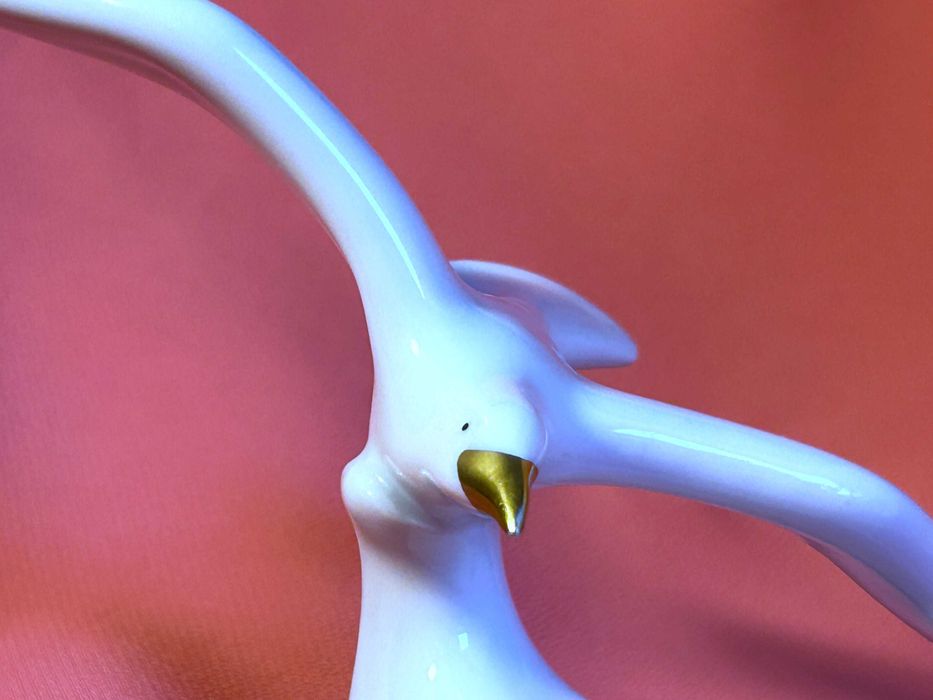 Figurka porcelanowa: „Mewa w locie”,biała porcelana Hollohaza,Hungary