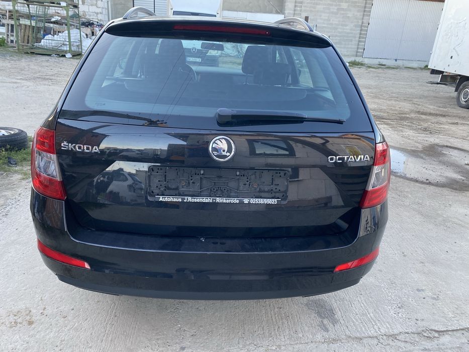 Ляда кляпа кришка багажника Skoda Octavia A7 чорна 1Z1Z універсал шрот запчастини Рівне