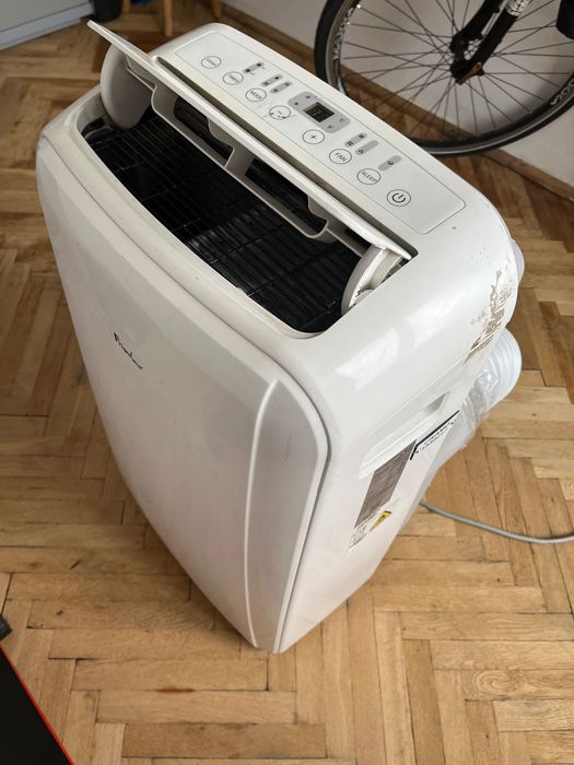 Klimatyzator przenośny FrigoLine używany z rurą wyprowadzającą