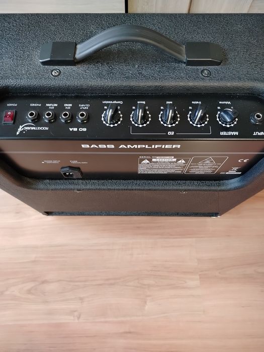 Używany wzmacniacz bwbasowy Rocket Music 60 Wat w bardzo dobrym stanie