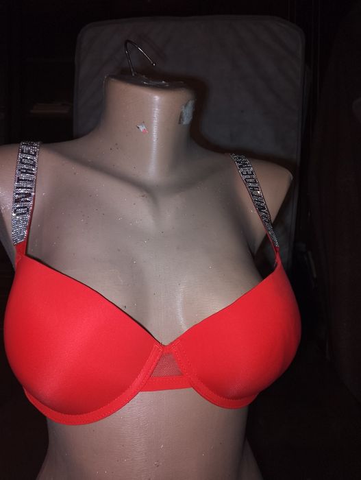 Бюстгальтер жіночий