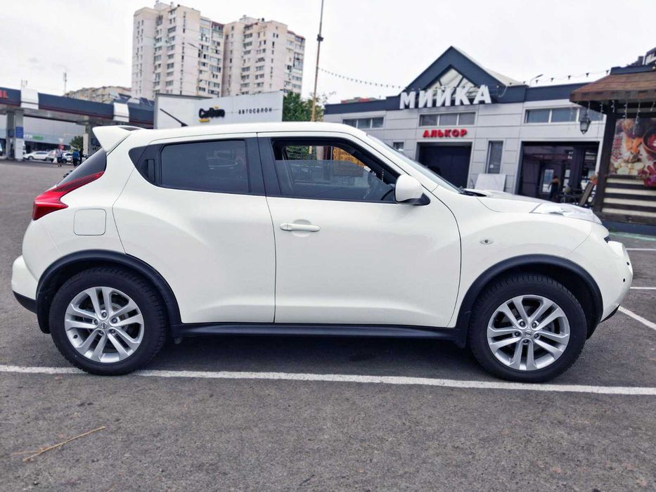 Официальный Nissan Juke 4WD 1.6 автомат 2012 год