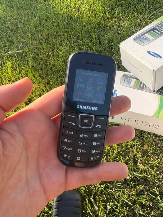 Мобильный телефон кнопочный Samsung E1202 Duos (новый, Korea)