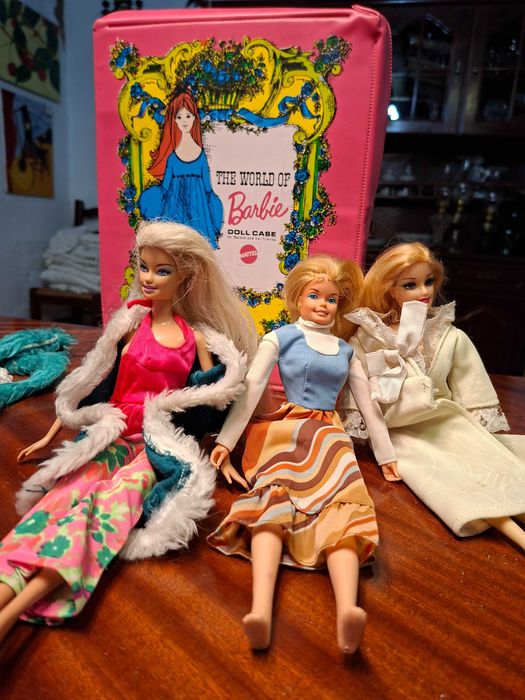 Barbie anos 70/80 - Conjunto de mala armário + Barbie c/adereços - outros brinquedos antigos