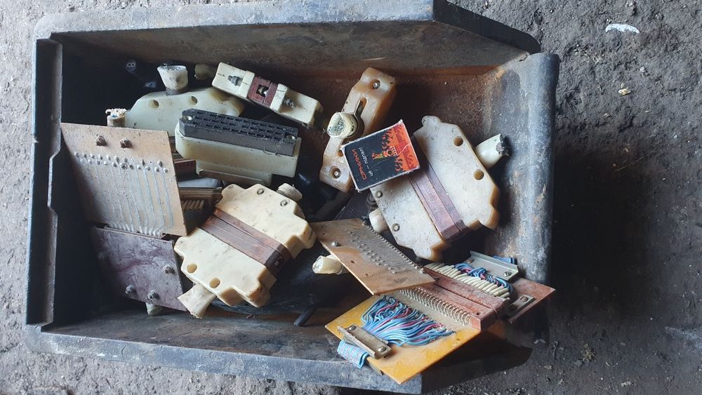 Роз'єми, штепселя, конектори радіо деталей та електронних приладів