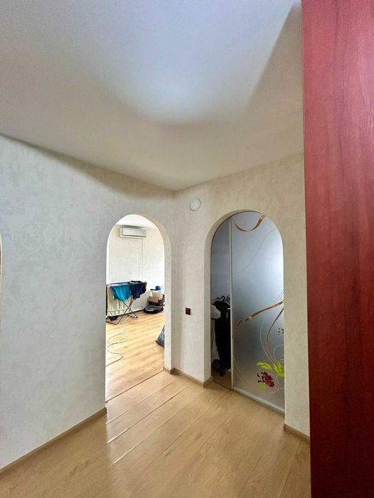 3-кімнатна квартира по вул. Космонавтів в гарному  стані. ТЕРМІНОВО!