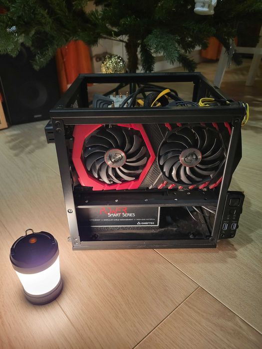 Mini Cube Gaming PC / GTX 1080 / i7-7700 / 16Gb / 4Tb