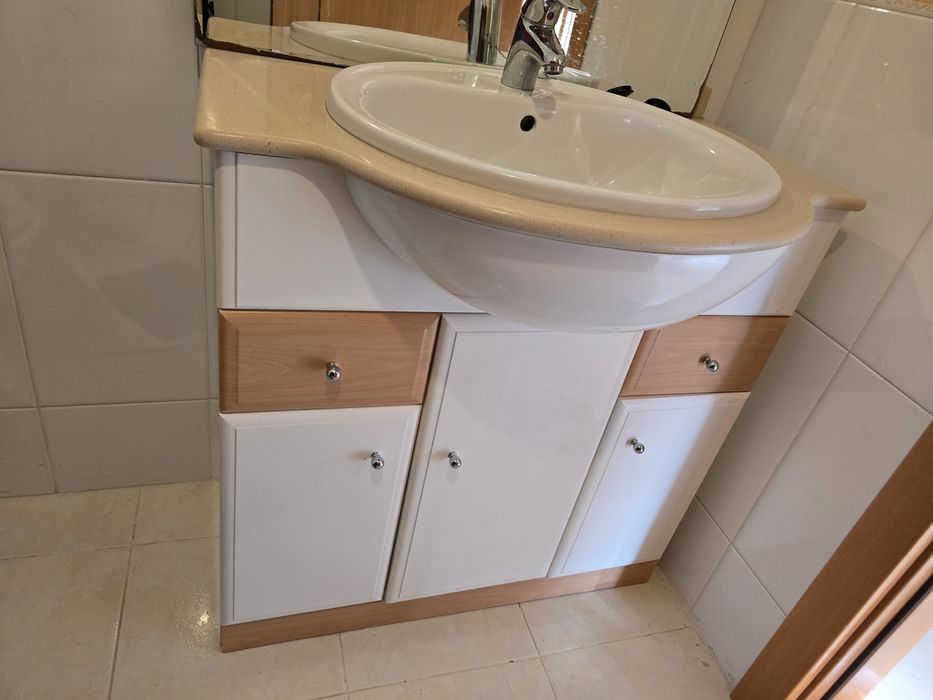 Móvel casa de banho com lavatório