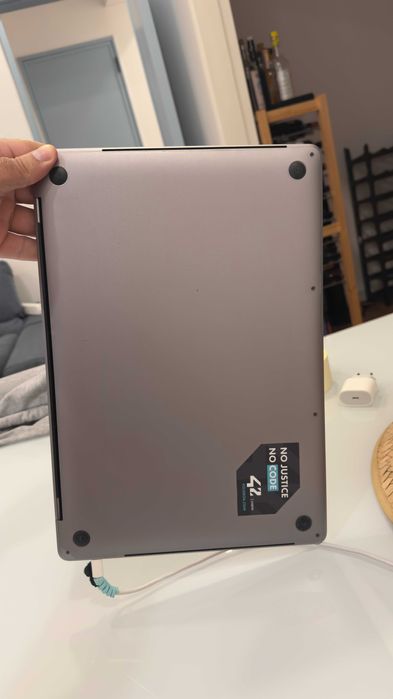Apple Macbook Pro 16 2019 - 16gb RAM - 512gb SSD - 4gb grafica - 212 ciclos somente