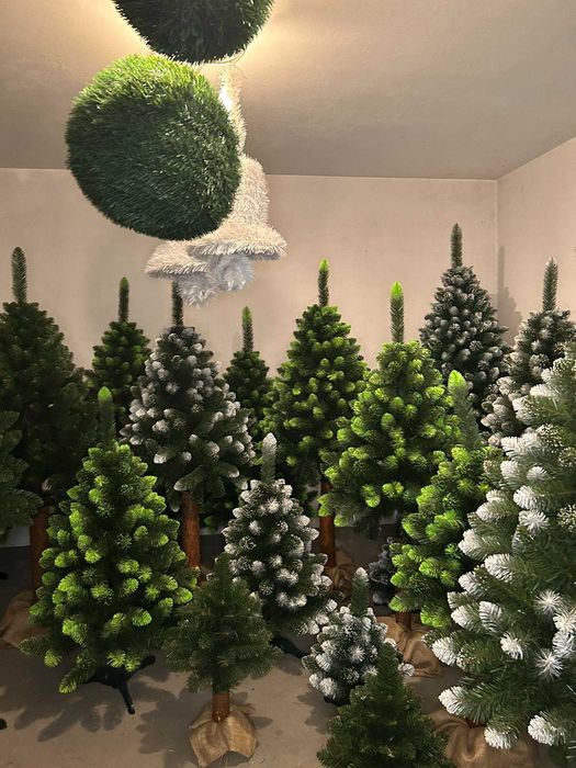 Choinka Sztuczna na pniu 180cm; Ośnieżona, Gęsta