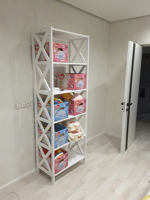 Деревʼяний стелаж , етажерка, поличка