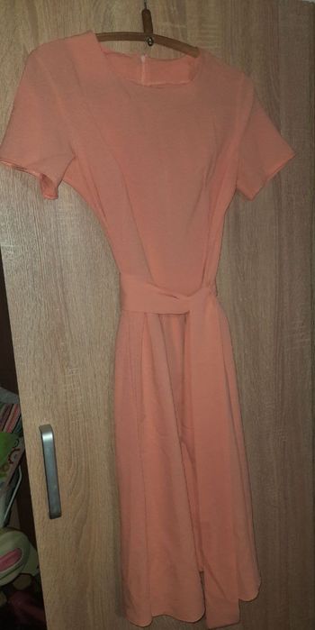 Ніжна сукня плаття персикового кольору