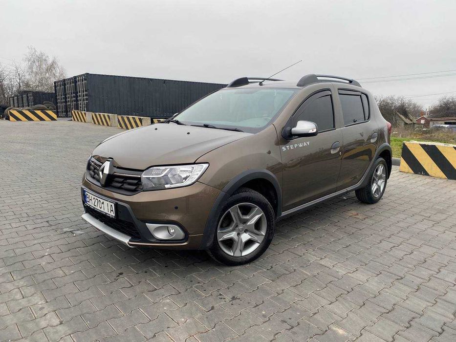 Купувався у офіційного дилера Renault
Проходив всі ТО на офіційному СТО, підтвердження у сервісній книзі
Дизель 1.5  Mex 5 ст
Не фарбована жодна деталь
Рідний пробіг, підтверджений офіційним дилером та сервісною книгою
Bluetooth
Вільні руки
Кондиціонер
Металевий захист ДВС
Гума Continental у гарному стані
Екорежим
Два комплекти ключей
ABS
ABD
Імобілайзер
Склопідйомники
Готовий до будь-яких перевірок на вашому СТО.