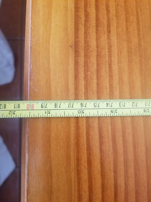 Mesa de cozinha ou sala, madeira e tampo oval,